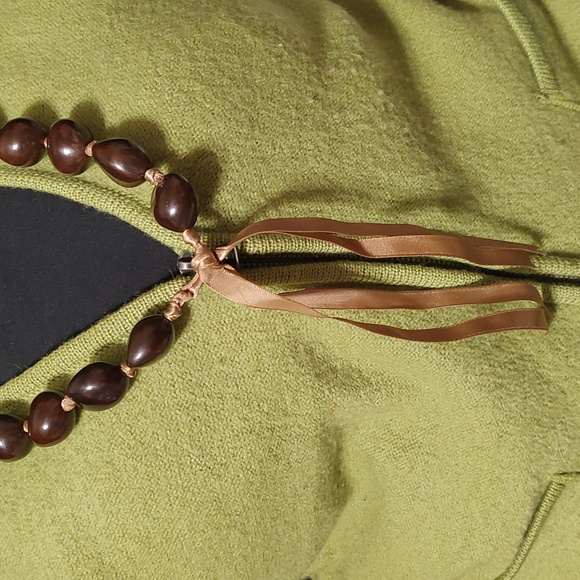 Hawaiian Kukui Nut Lei & Bracelet - Picture 5 of 5